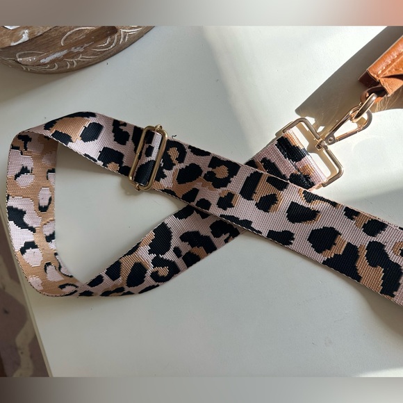 Ah Dorned Vegan Leather Crossbody Bag Camel Like New - Picture 9 of 10